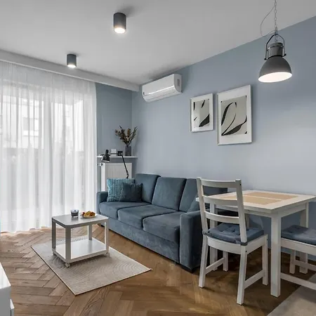 Airport With Private Terrace Apartment